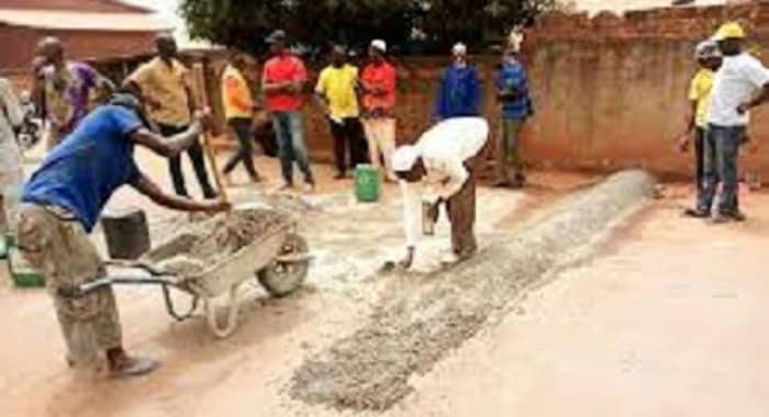 Voiries urbaines de Conakry : l’Ageroute lance une opération de démolition des ralentisseurs