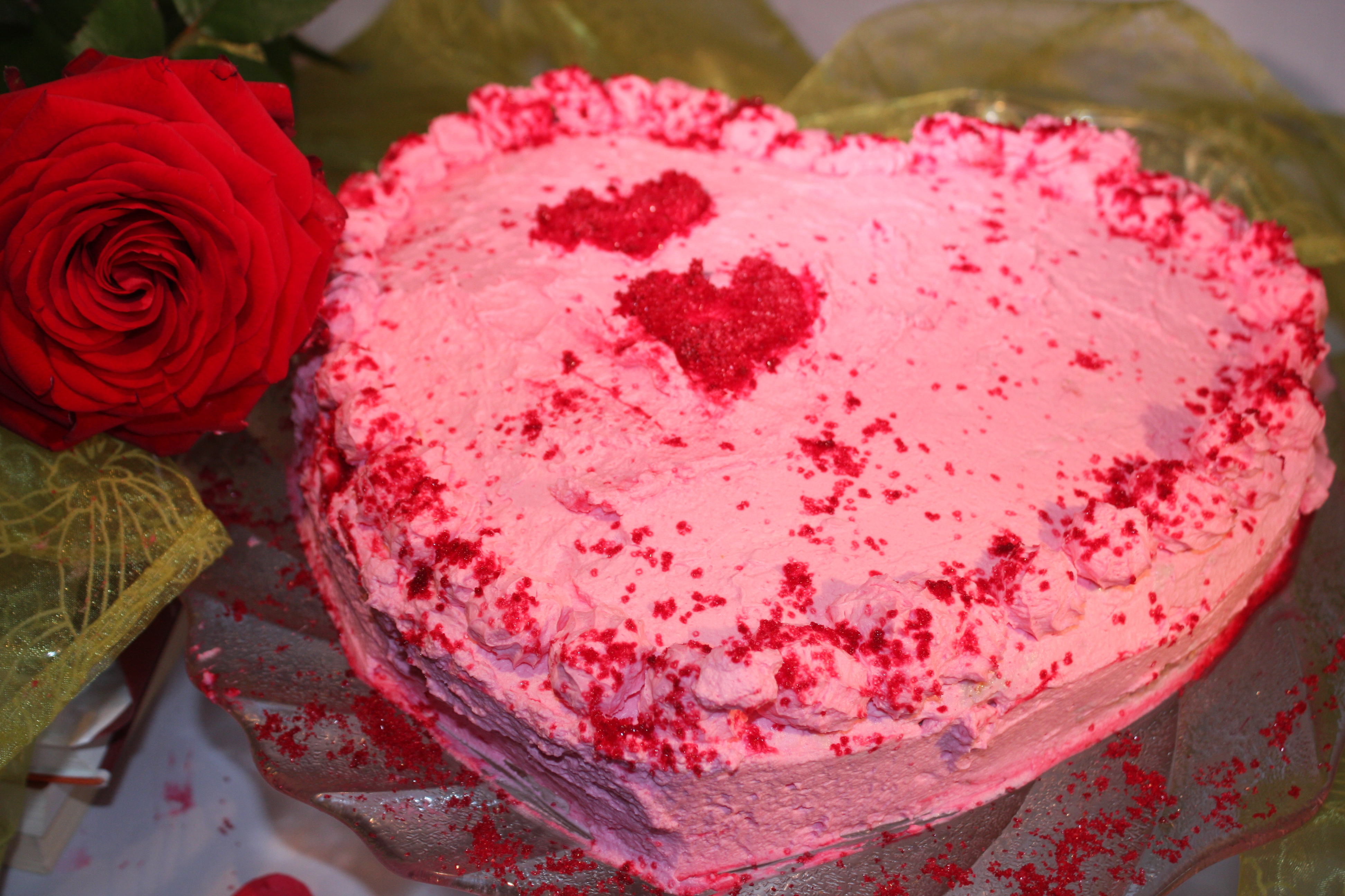 Wenn man mal die rolle zur abwechslung mit sahne füllen möchte, so muss sie dazu gerade eben kalt sein, dann kann man sie noch gut rollen ohne zu brechen! Himbeer Mascarpone Torte - Gundel-Pfannen Blog