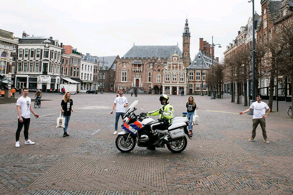 Komnietinmijnaura.nl over hun t-shirts voor het goede doel