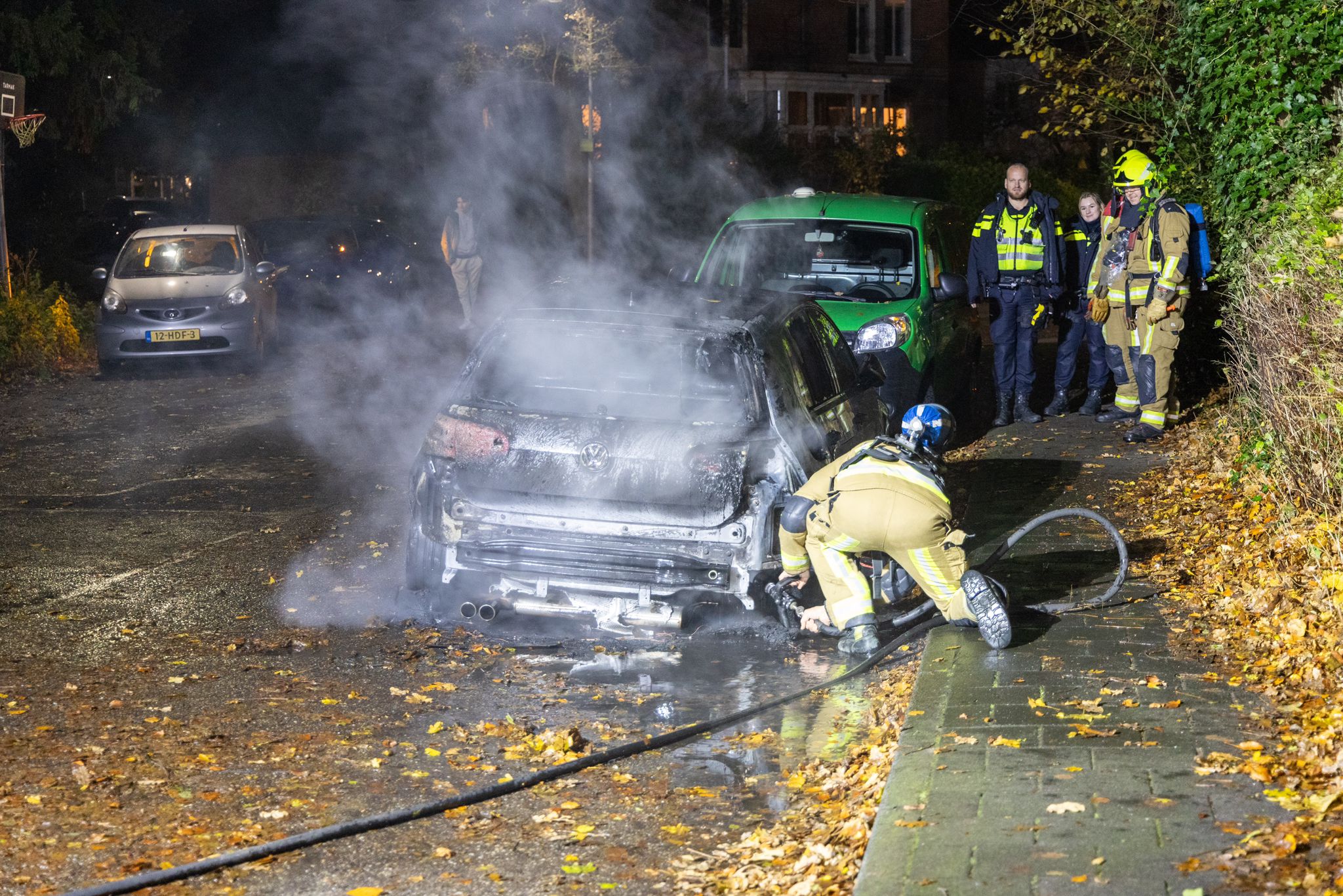 Politie onderzoekt autobrand: ‘Ander voertuig van eigenaar vorige week in brand gestoken’