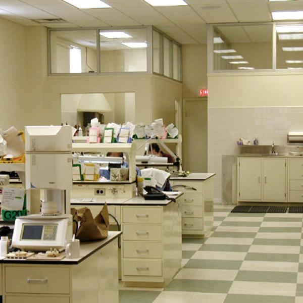 Commercial Mid-sized Lab