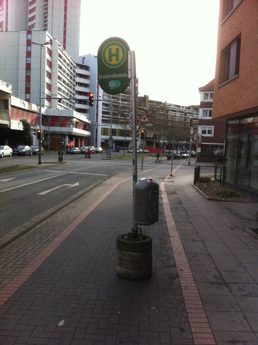 hannover fahrrad zeichen auf der straße