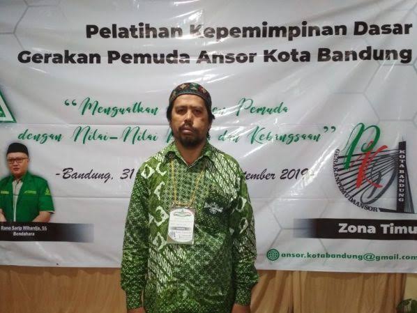 Ayol va 3 yigit jinsiy aloqa