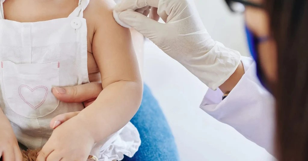 Tips Memilih Klinik Swasta untuk Imunisasi Bayi Tips Memilih Klinik Swasta untuk Imunisasi Bayi