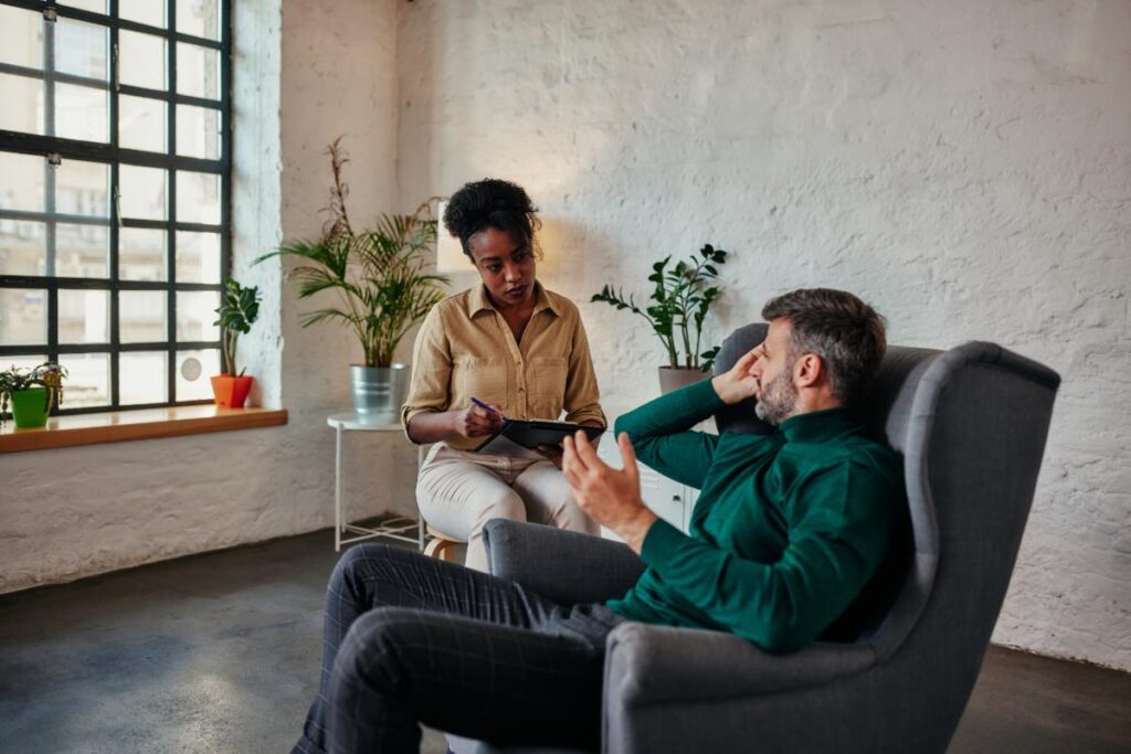 What's the difference between recovery coaching and therapy?