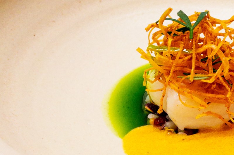 Kabeljauw met parelcouscous en currysaus