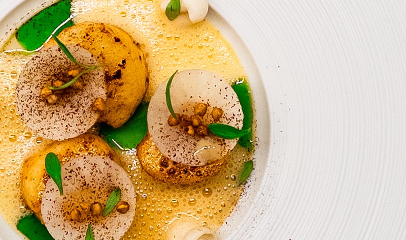 Coquilles met knolselderij en soja beurre blanc