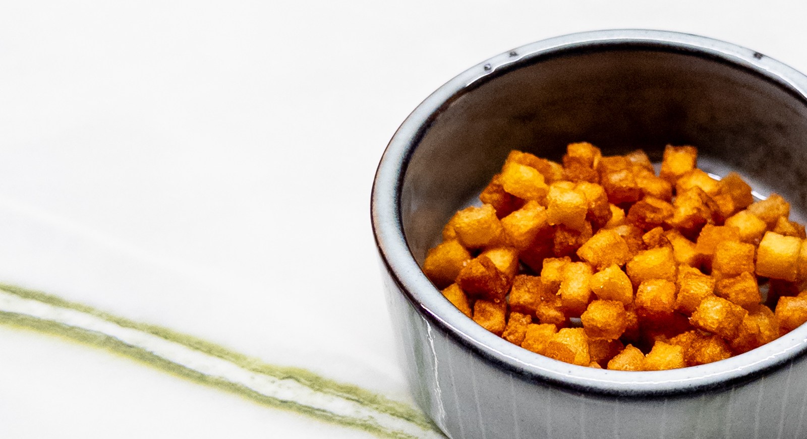 Krokante aardappelblokjes