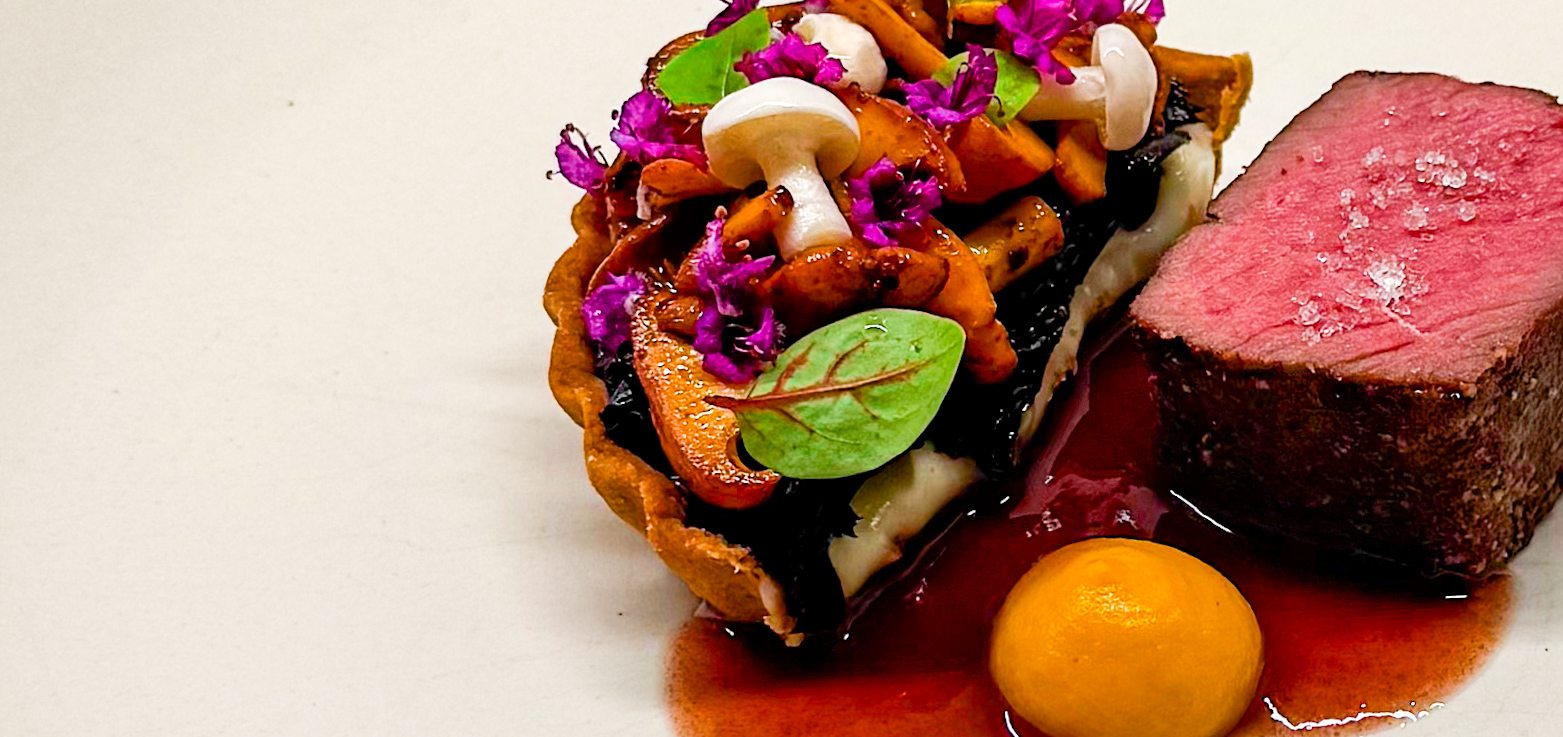 Hertenrugfilet met een tartelette met paddenstoelen