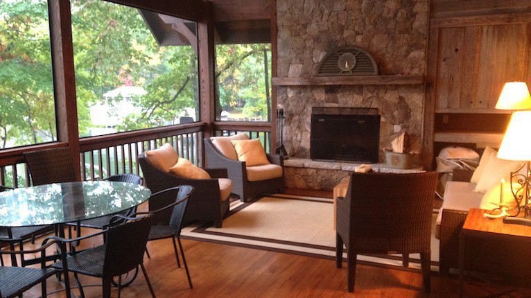 University of alabama's head football coach nick saban is known for his leadership on game day, but how's his real estate game? Step Inside Nick Saban S Tuscaloosa Lake Home Haute Residence By Haute Living