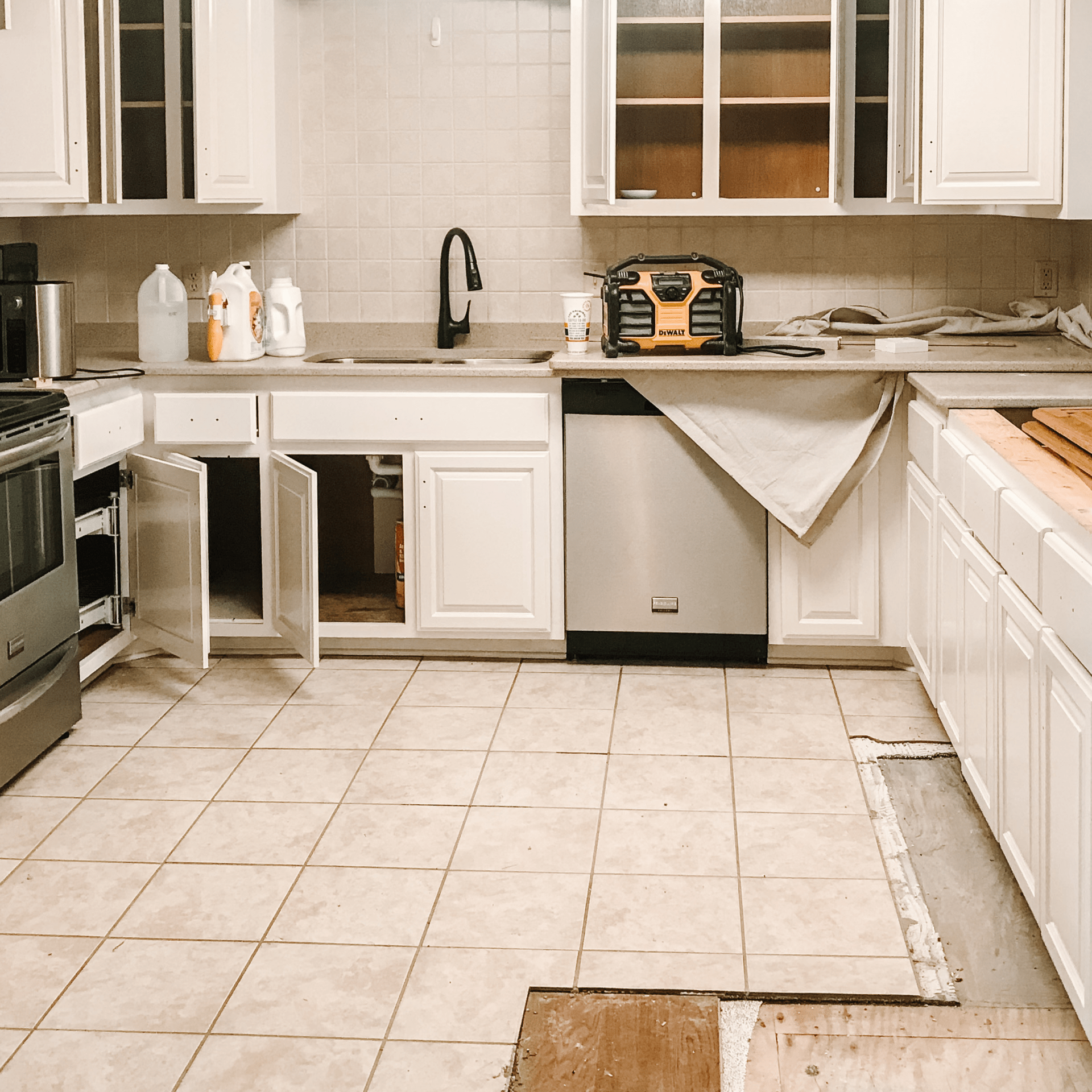 One Room Challenge Week Three: Choosing Kitchen Cabinet Hardware