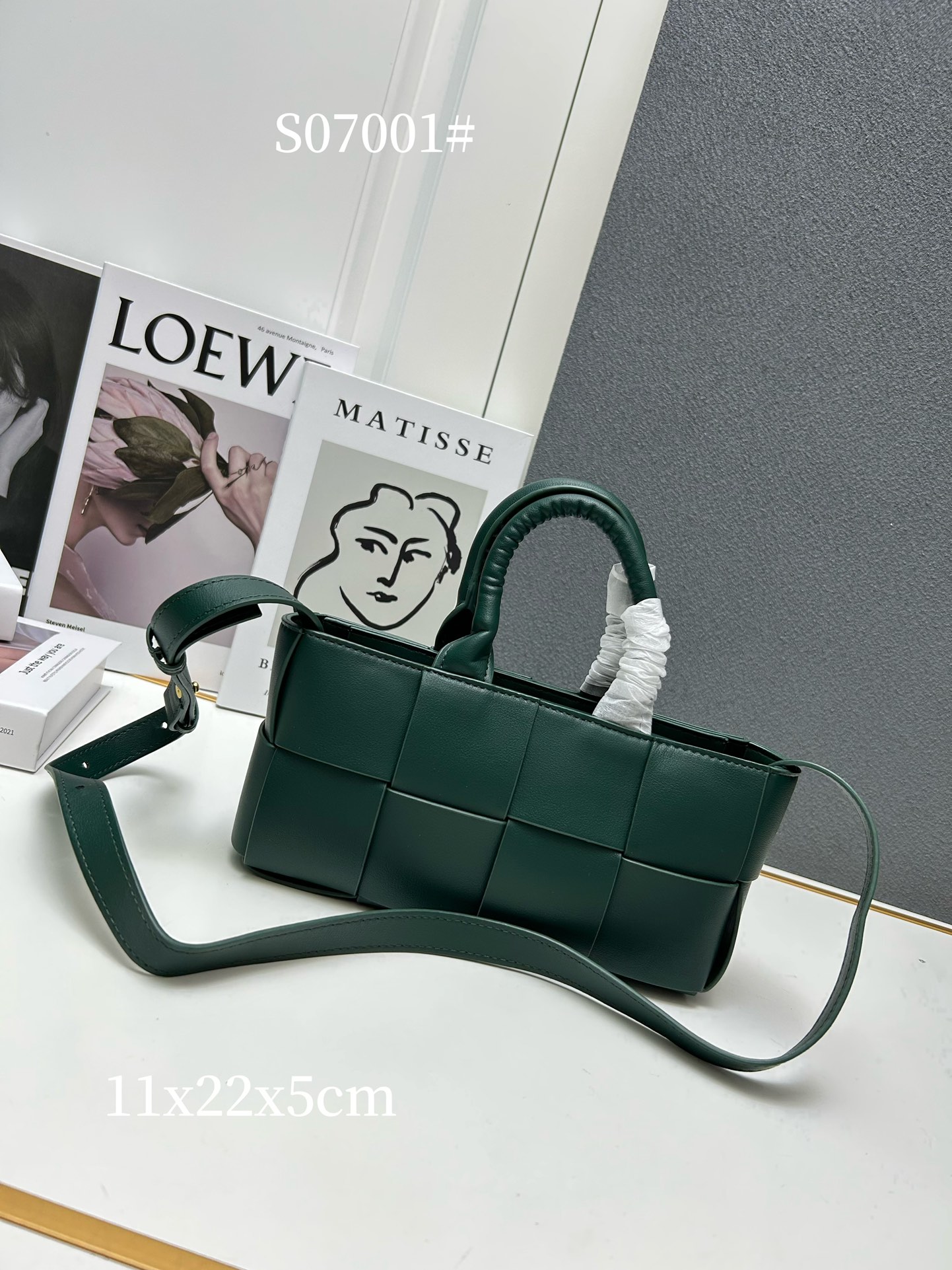 ボッテガヴェネタピナコテカスモールグリーントートバッグ 使い勝手抜群！ ボッテガ・ヴェネタから2025年春の新作トート