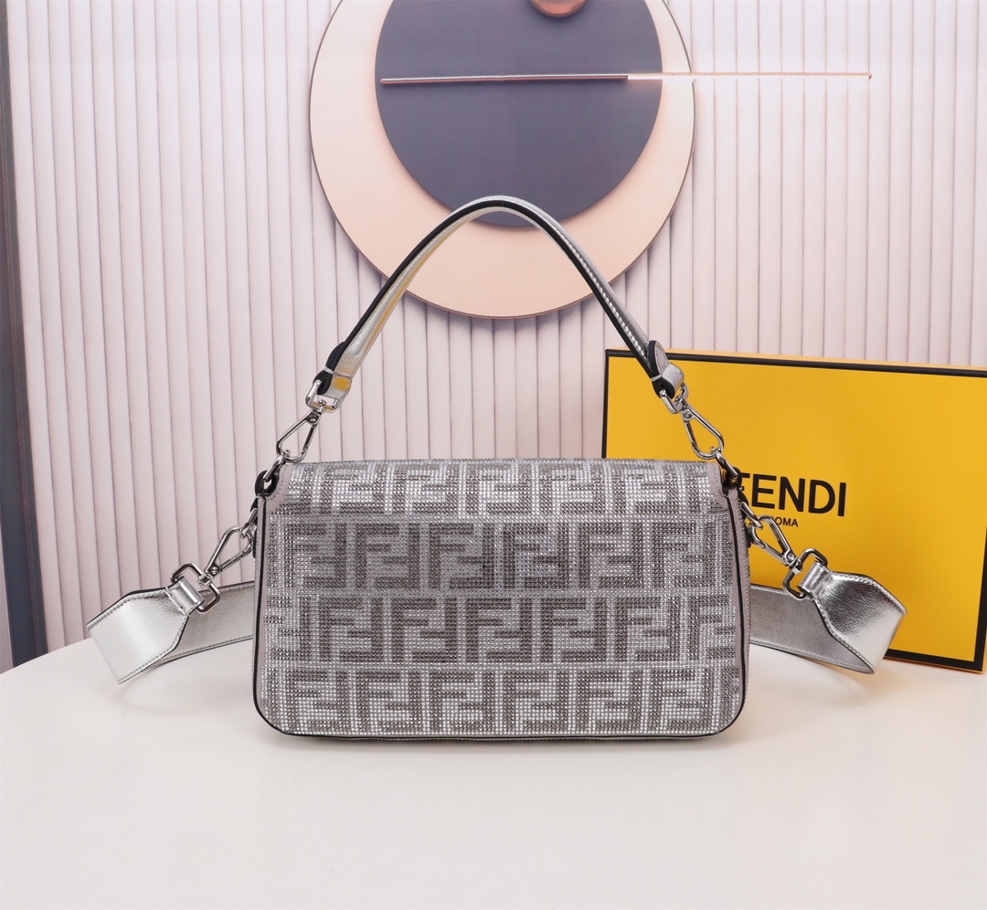 VIP価格★FENDI バゲット FFキャンバス バッグ★NewArrival VIP価格☆FENDI バゲット FFキャンバス バッグ☆NewArrival