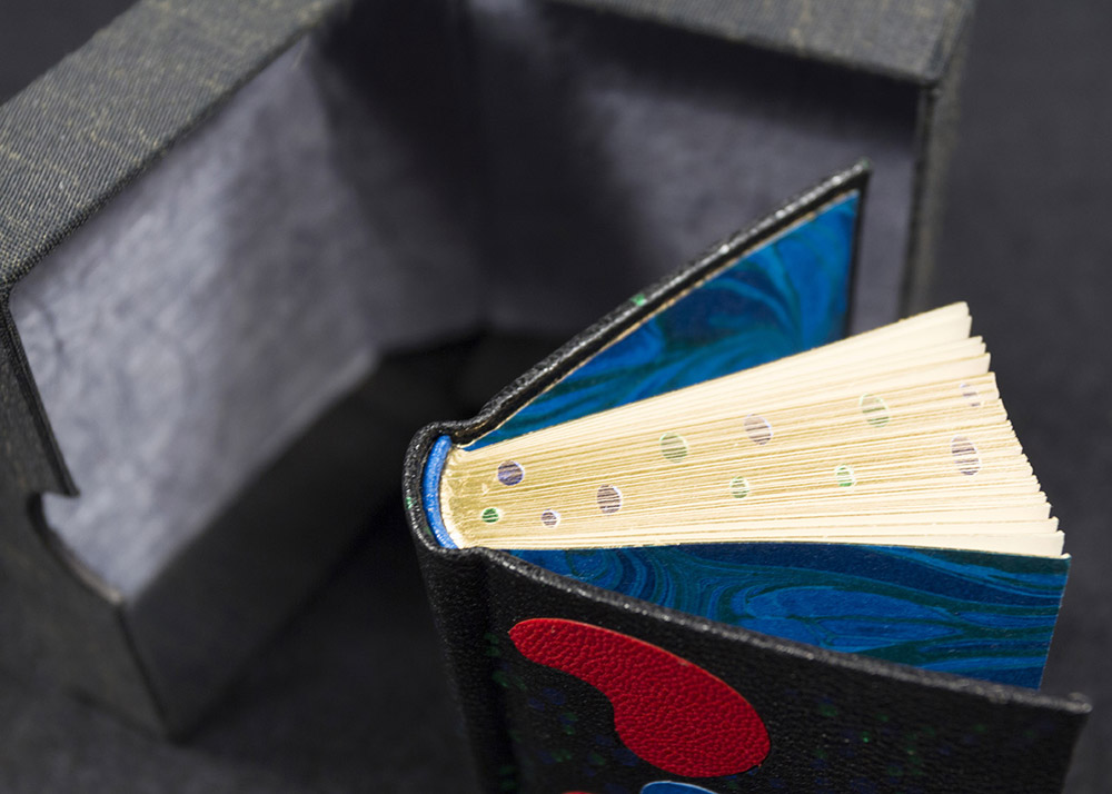 October // Bookbinder of the Month: Tini Miura – Flash of
