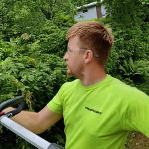 Pihatyöt Jyväskylässä tekee HonkoWorks. Pihatyöt hinta Jyväskylä. Pensasaidan leikkaus Jyväskylä.