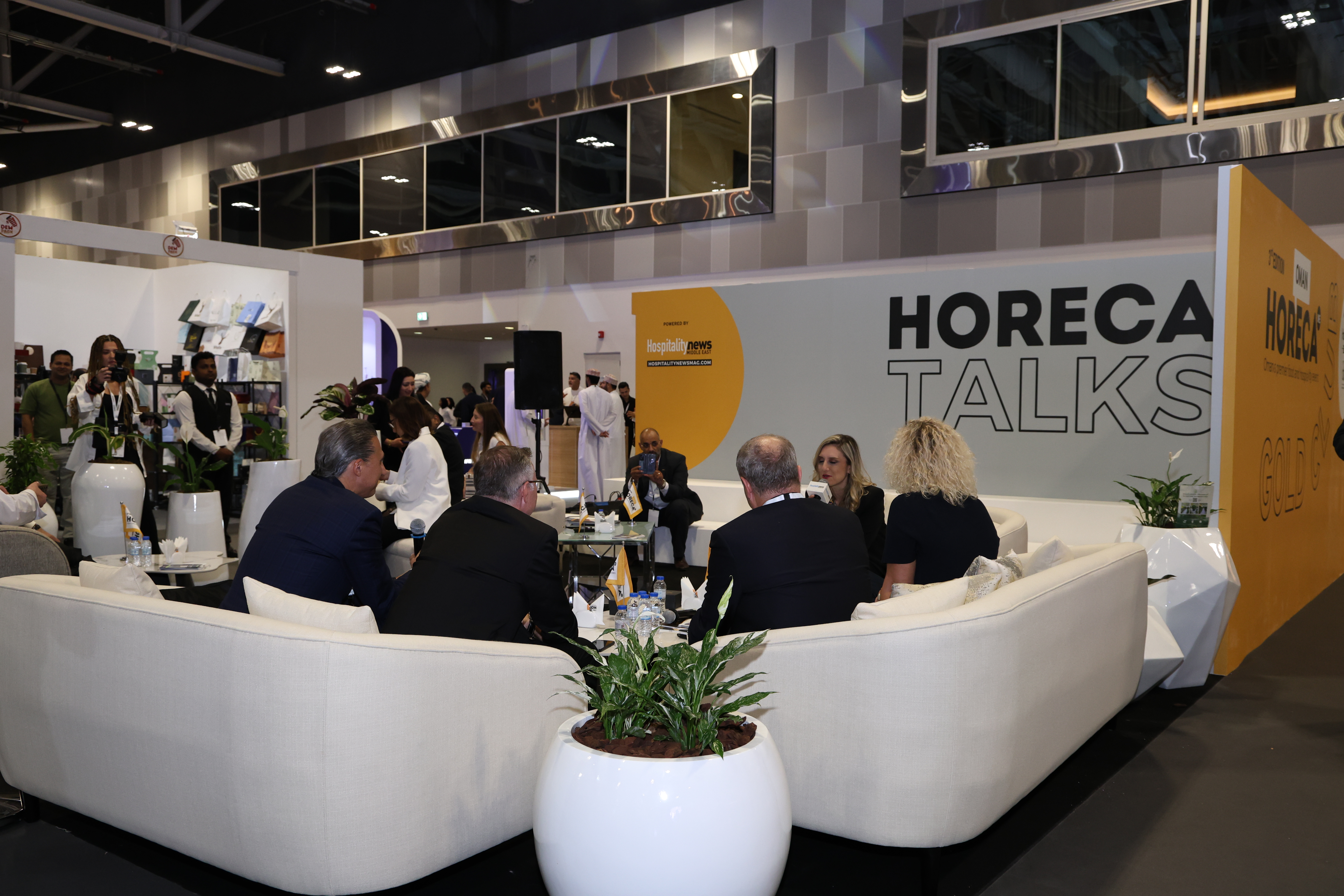 Horeca Oman Guests - Best Landscape Backgrounds in Retina