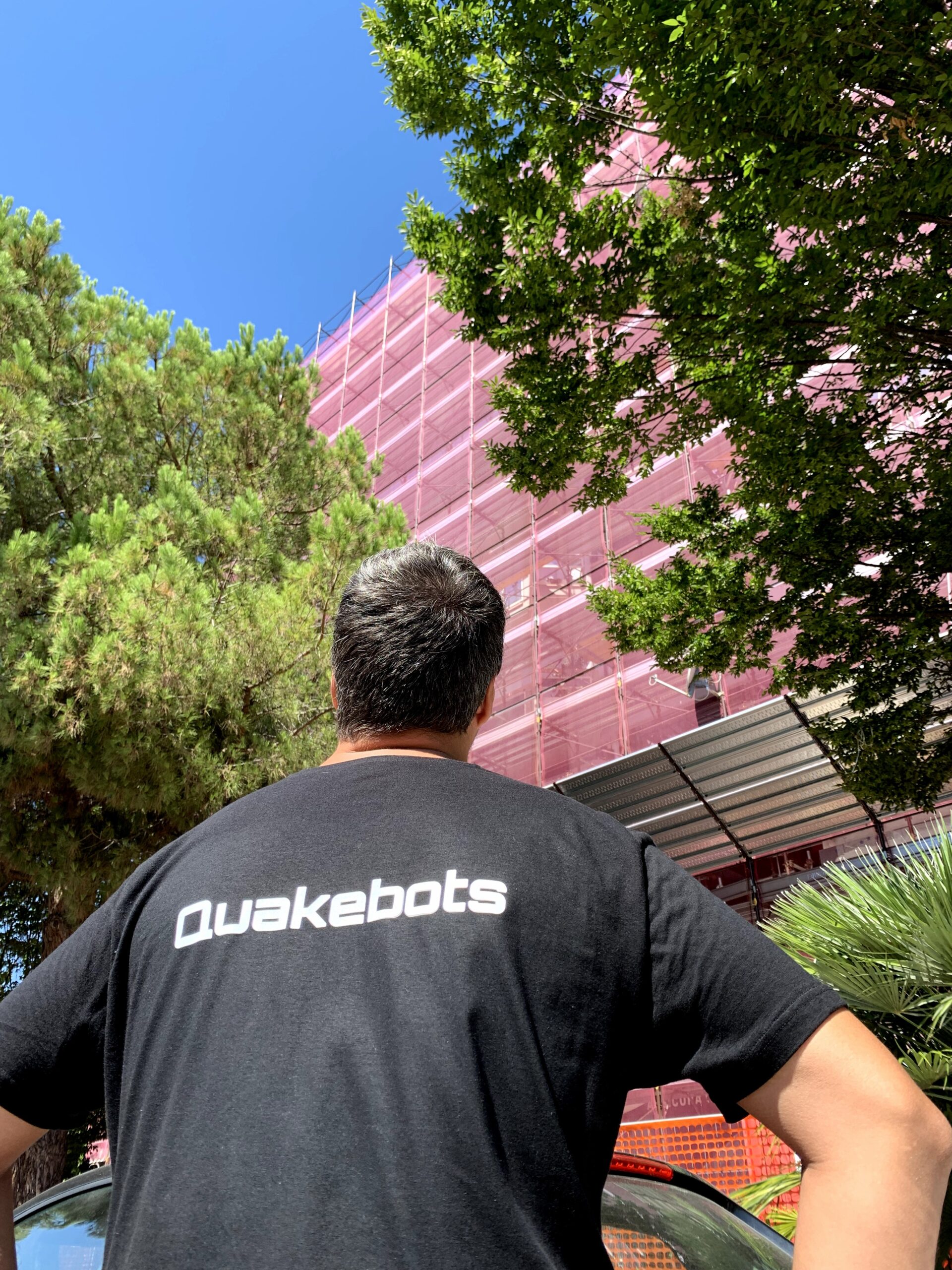 Team di Quakebots Quakebots Structural Health Monitoring Sistema di monitoraggio strutturale continuo per edifici e infrastrutture