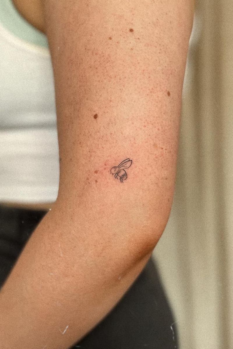 27 Unique Tiny Tattoos (Ideas, Designs & Meanings) 1199_x_800_jpg