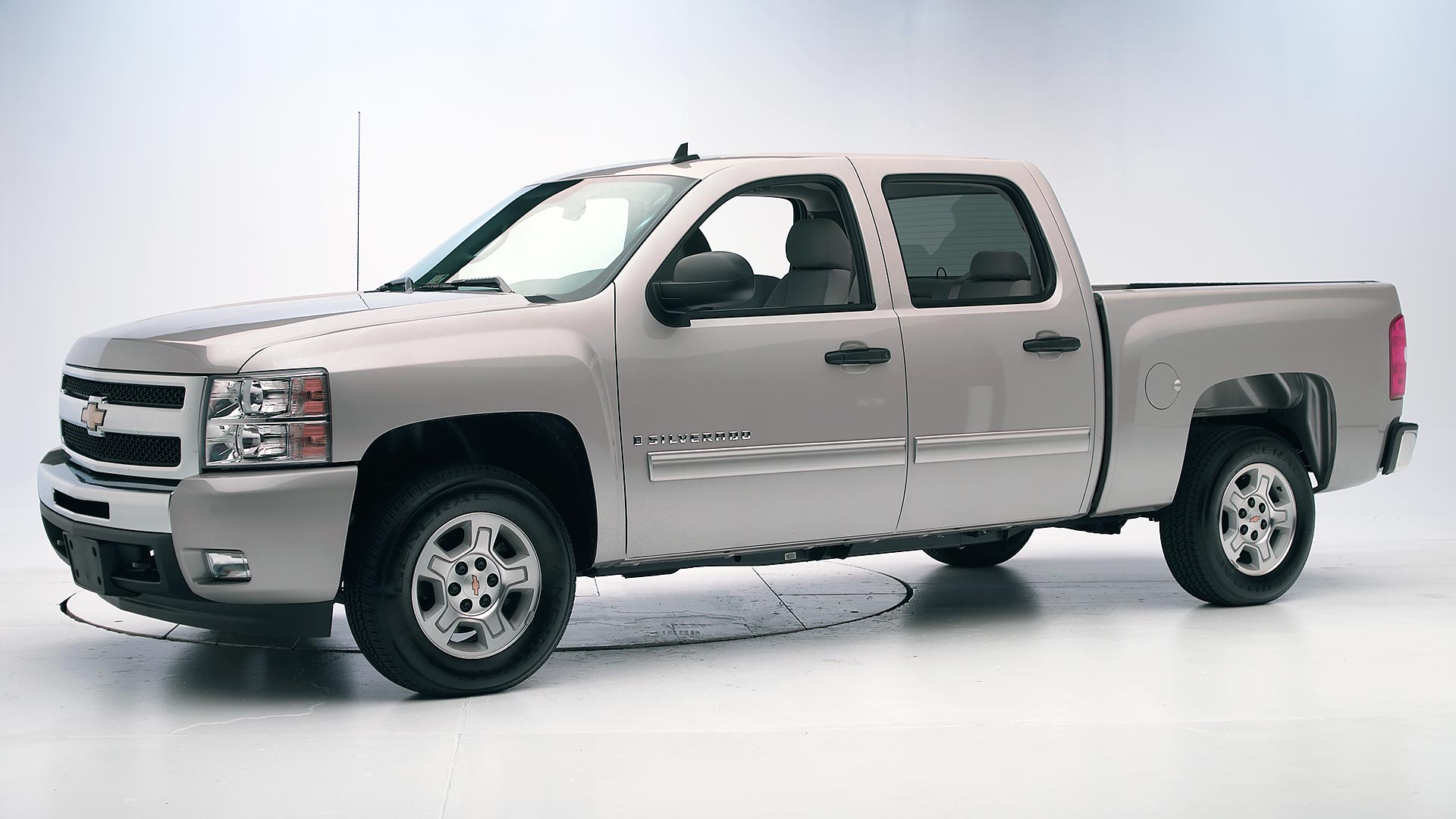 2009 Chevrolet Silverado 1500 Ltz 2wd Ext Cab 143 5 Features And Specs Any suggestion on jammed tailgate pull handle release doesnt pushing forward on tailgate and pulling release doesnt work which has worked previously.