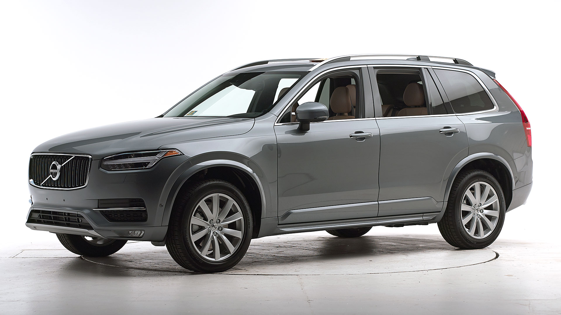 The family road trip seems to be a lost past time in this day and age. 2017 Volvo Xc90