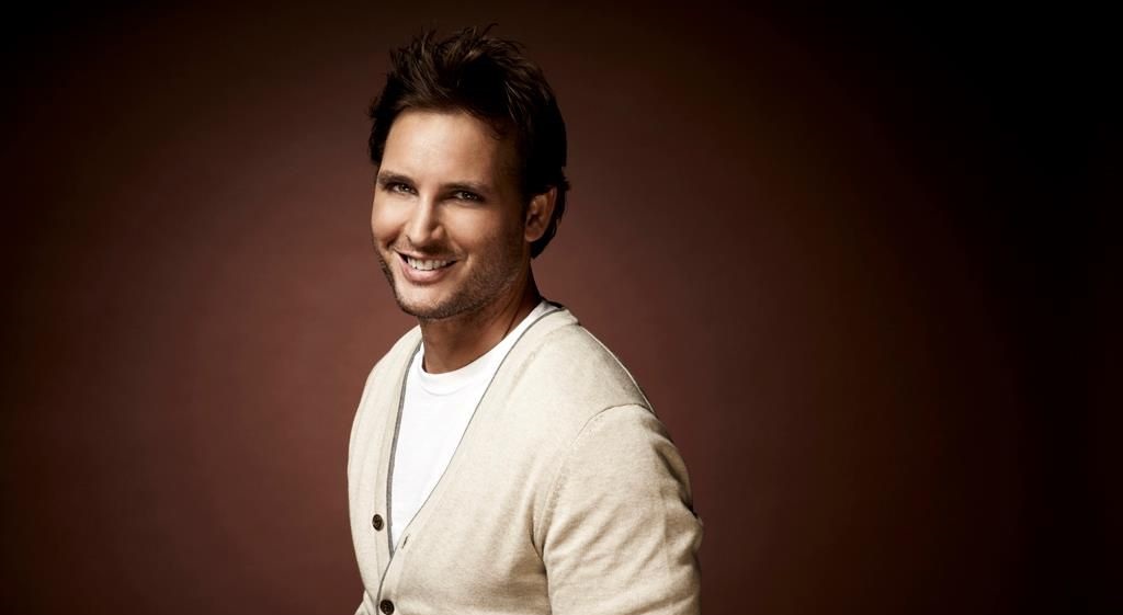 Comic-Con 2015: Peter Facinelli në rolin e Maxwell Lord në serialin Supergirl!