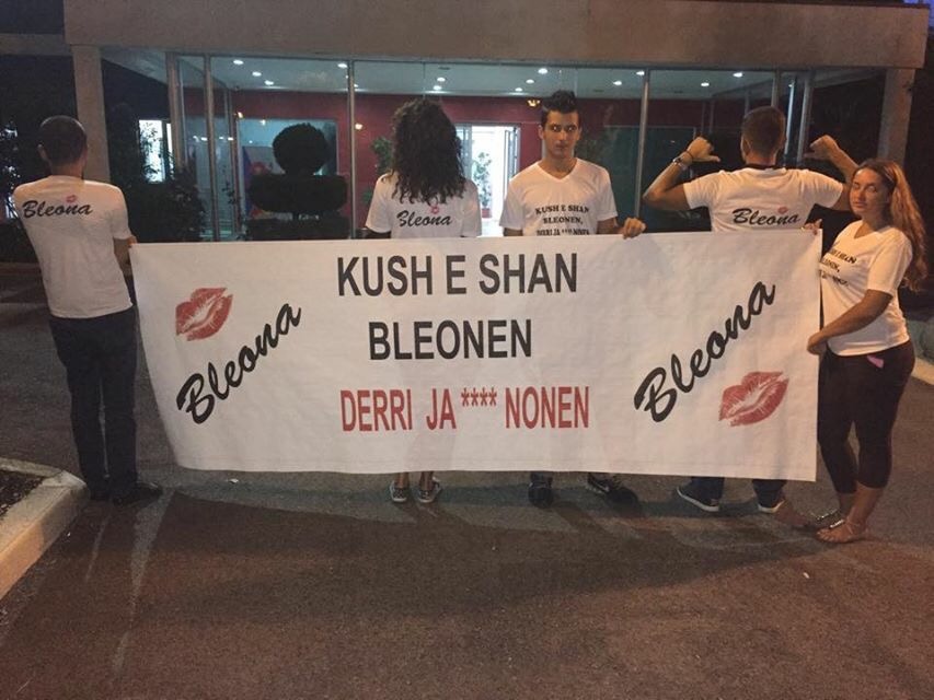 Bleona Qerreti suprizohet nga fansat