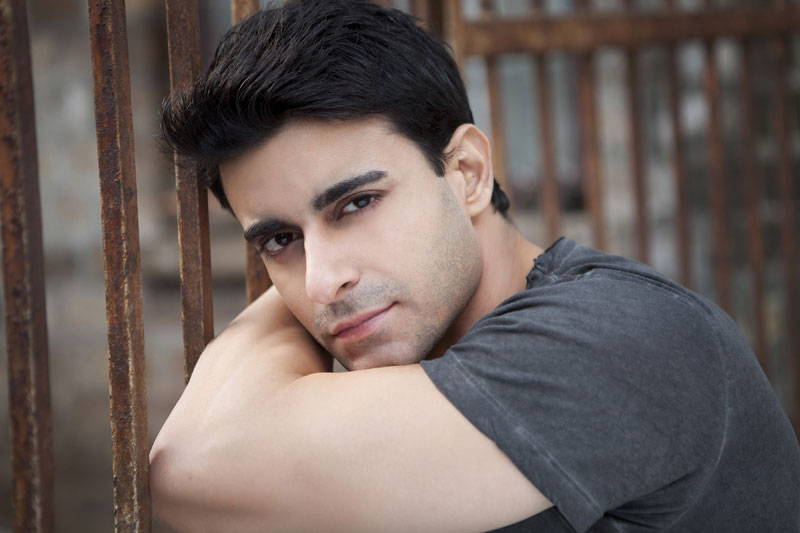 Saras (Gautam Rode) në gjendje të rëndë familjare