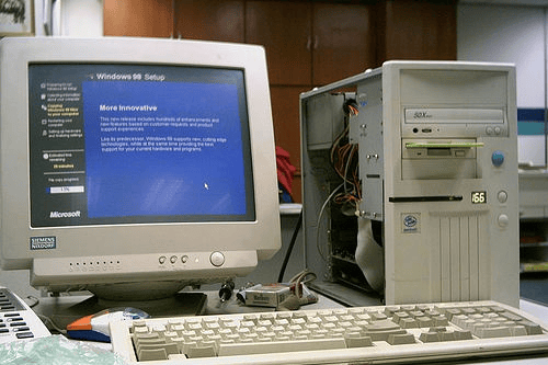 Ardhja e parë e internetit në Shqipëri dhe hapja e portalit të parë shqip