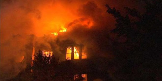 Përfshihet nga flakët banesa në Vlorë, ja pamjet e para
