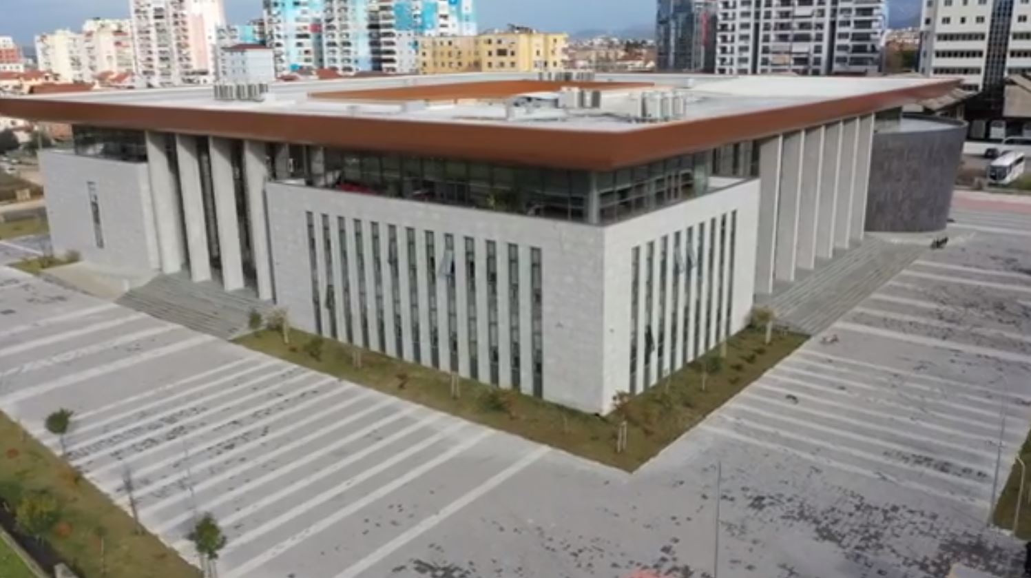 Ky është institucioni i parë në Shqipëri që vë kusht vaksinimin kundër Covid-19!