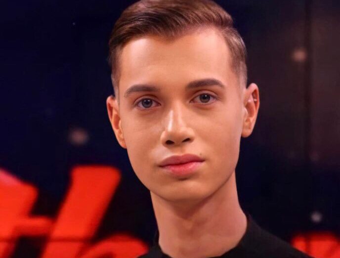 Dyshuan se ishte ‘gay’, Juli vendos të largohet nga “Për’puthen”