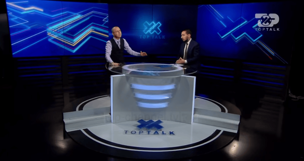 Top Channel / Gazetari nxjerr të ftuarin nga studio: Hera e parë që më vjen një kami kaz në emision