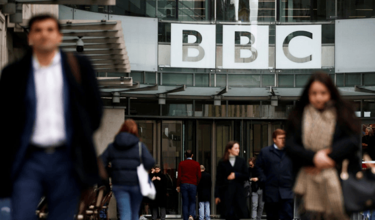 Britania ngrin fondet për BBC, në thelb rishikimi i taksës. Plasin debatet: “Vandalizëm kulturor”