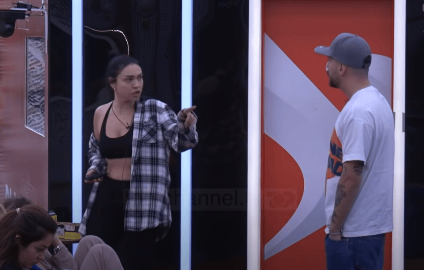 “Ti brekët e tua nuk i mbledh”, sërish sherr për të brendshmet në Big Brother, Donaldi debaton ashpër me Einxhel: Kam larë një pirg me enë