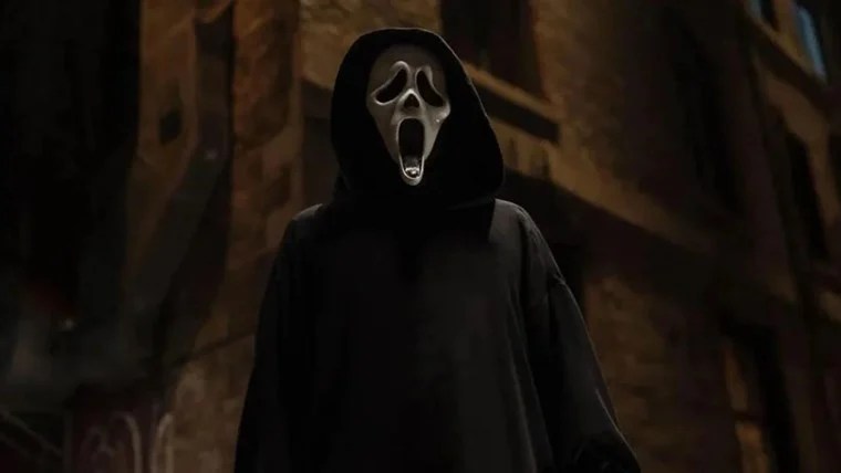 Scream VI, një skenë e fshirë nga filmi fsheh një sfond të errët mbi Ghostface