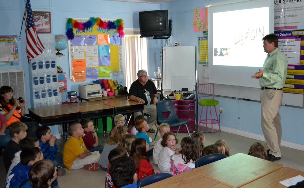 Lawrence County Sheriff Visits Area Schools For Red Ribbon Week