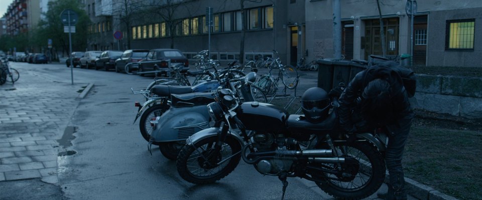 If you're looking for new hondas, the dealer locator on the main company website is a place you can begin your search. IMCDb.org: Honda CB 350 in "The Girl with the Dragon