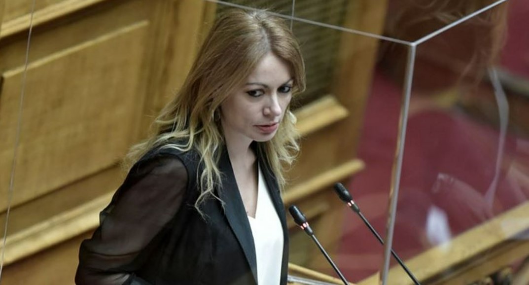 Την αποχώρηση της αγγελικής αδαμοπούλου από την κοινοβουλευτική ομάδα του μερα25 ανακοίνωσε πριν από λίγο ο γιάνης βαρουφάκης. Ij2sg8so47soom