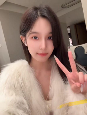 【某某门事件】第381弹 郑州科技学院音乐舞蹈系冯佩霞背着男友出轨约炮,大量不雅照与视频流出! - 截图1