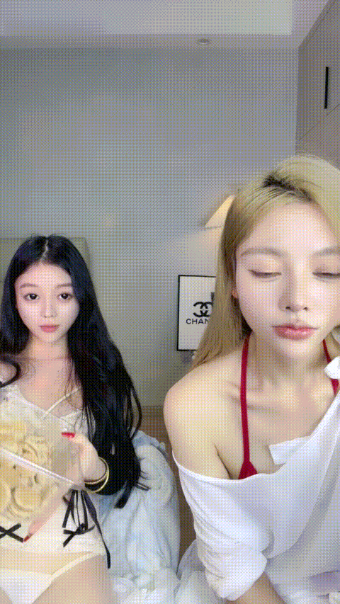 双倍快乐 两位顶级女神夏安abby好身材 个顶个的漂亮 完美身材高跟长腿漏奶扒逼 道具自慰51 - 截图5