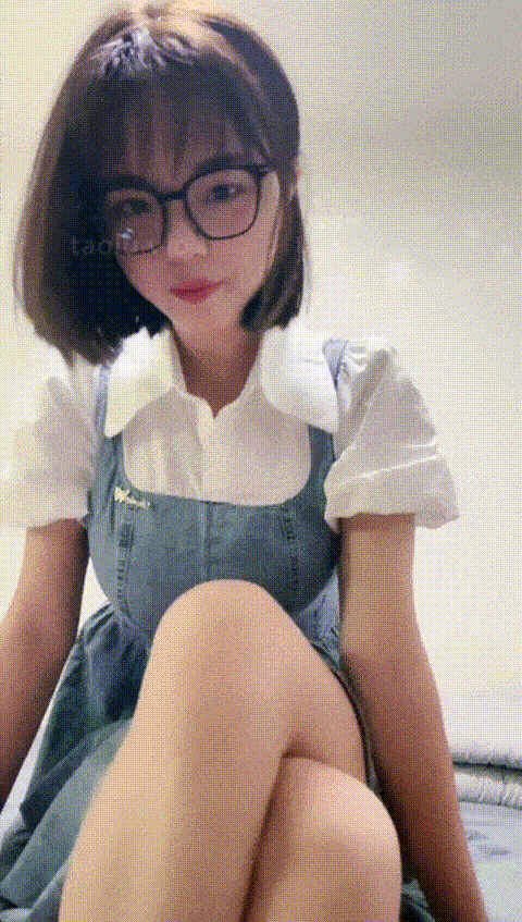 极品主播【曦曦】邻家嫩妹,精品八字奶,跟大哥一对一视频被出卖,道具自慰高潮,剪刀手高潮脸 - 截图34