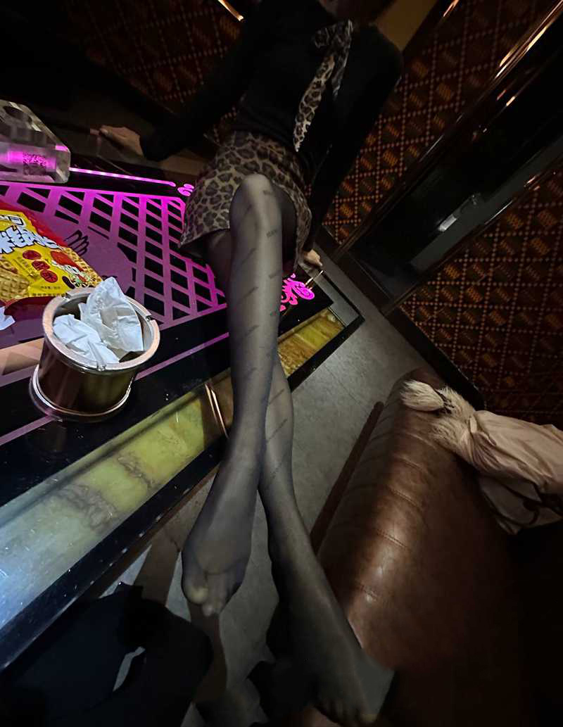 极品乱伦小姨子的秘密小姨子与异地男友奔现上床 姐夫怒火中烧 竟到小姨子家当着男朋友面爆操小姨子(4v) - 截图17