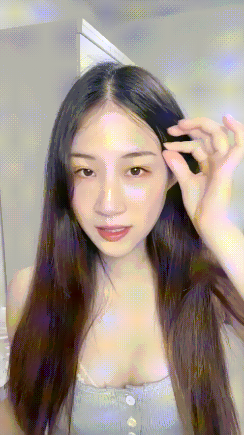 素颜女神 在校学生小灰灰呐白皙美乳 蝴蝶美穴还粉嫩 美腿又长又直 大奶带锁骨链 道具自慰喷水 - 截图5