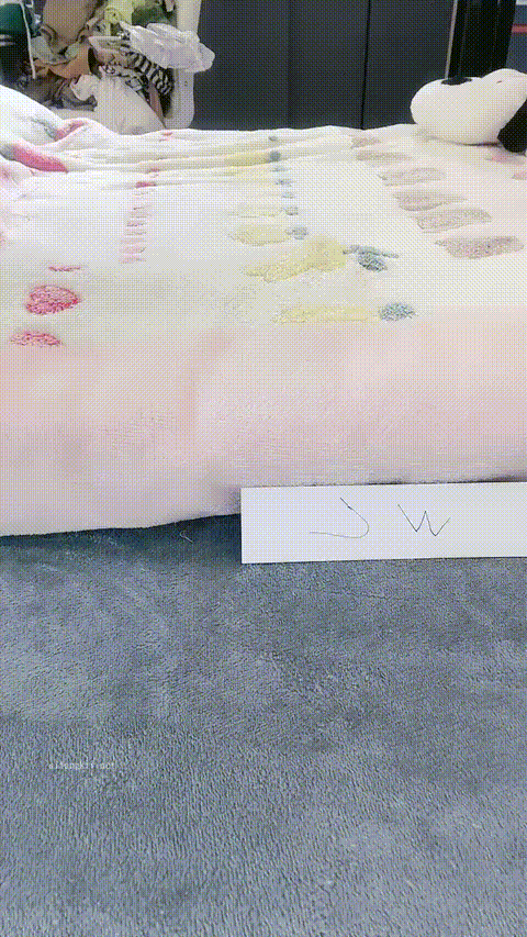 高颜巨乳黑丝美女 皮肤白皙 身材丰腴前凸后翘超极品 鲍鱼肥美 这沉甸甸的天然大奶子太诱惑了 被大哥无套输出