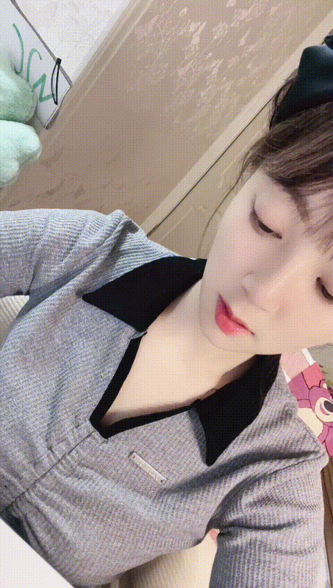宠___御姐小骚妇穿着丝袜高跟诱惑狼友,有露脸揉奶玩逼看特写,淫声荡语互动撩骚, - 截图80