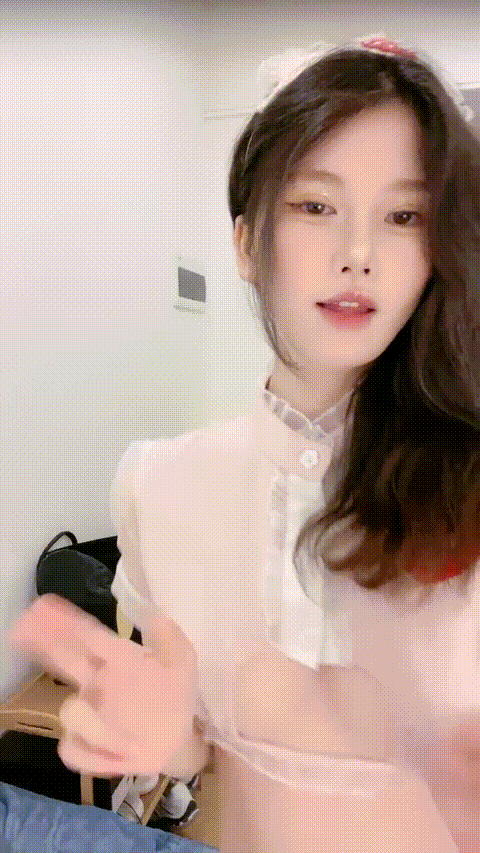 熟女阿姨 舒不舒服 啊啊快點用力操 身材豐腴前凸後翹 聊聊天培養感情吃飽喝足 騷逼摳的嘩嘩響嘴巴叼着内内操逼超猛 - 截图38