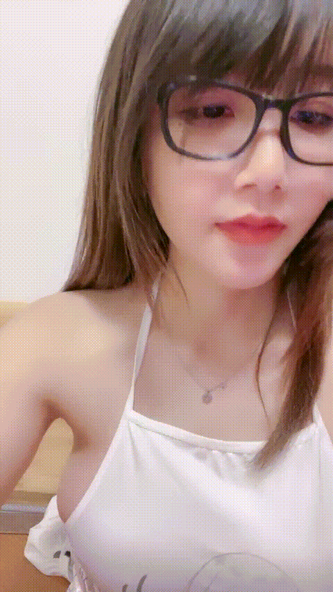 顶级颜值模特女模小草莓无套狂操~白浆直流~射嘴里