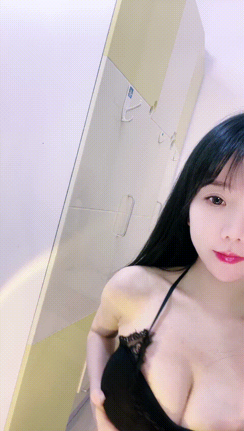宠___御姐小骚妇穿着丝袜高跟诱惑狼友,有露脸揉奶玩逼看特写,淫声荡语互动撩骚, - 截图48