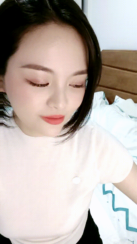 清纯羞涩小女友，外表文静甜美，无毛美穴被舔弄，插进来吧，骑乘位猛插，后入姿势爆操 - 截图21
