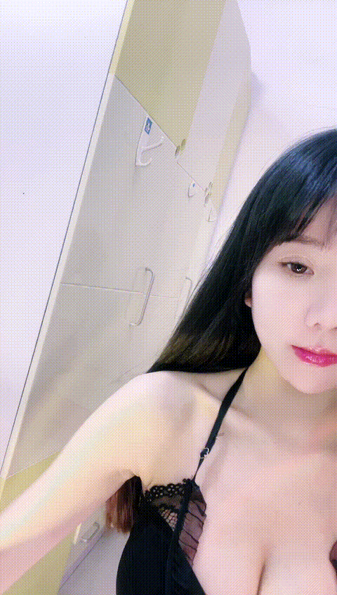 宠___御姐小骚妇穿着丝袜高跟诱惑狼友,有露脸揉奶玩逼看特写,淫声荡语互动撩骚, - 截图55